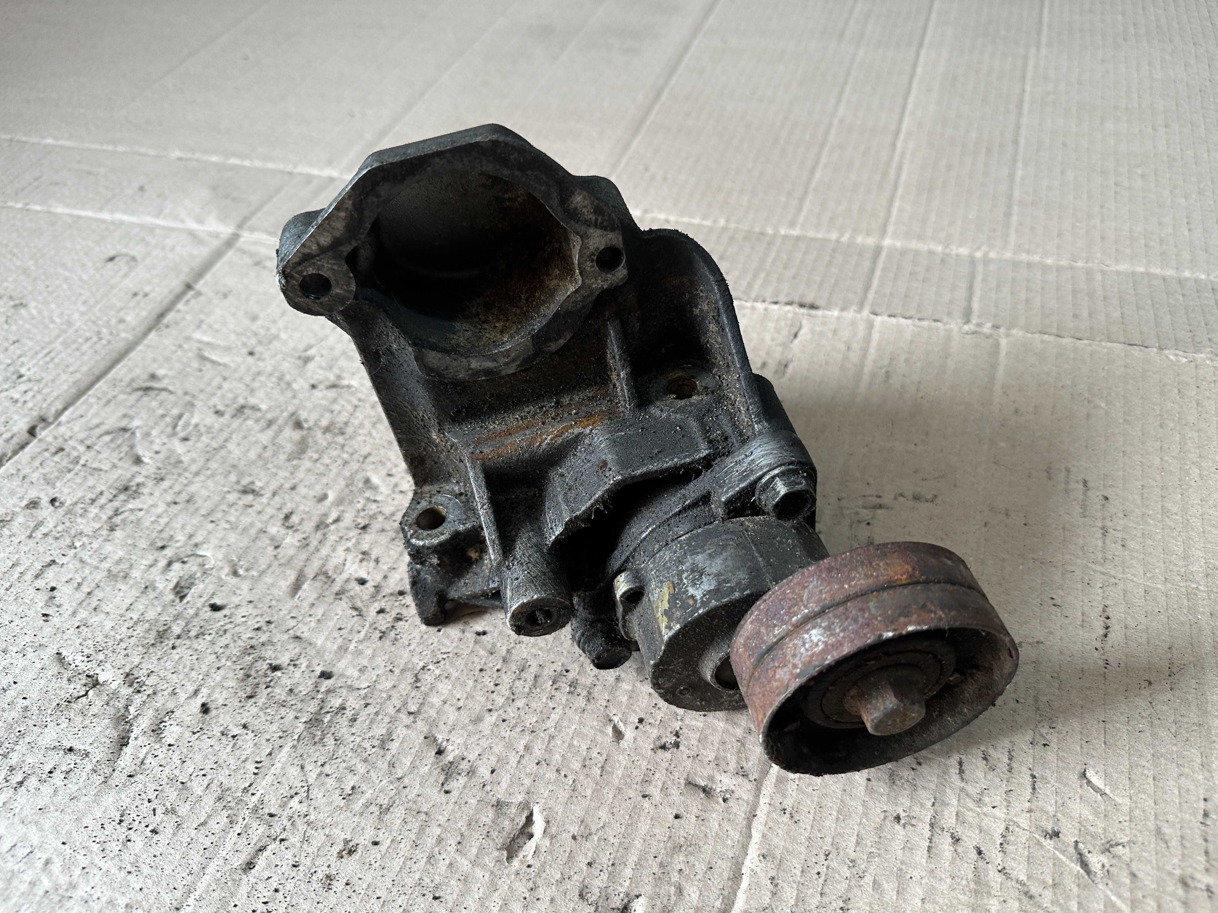 Кронштейн гідропідсилювача Opel Vectra B 90529613