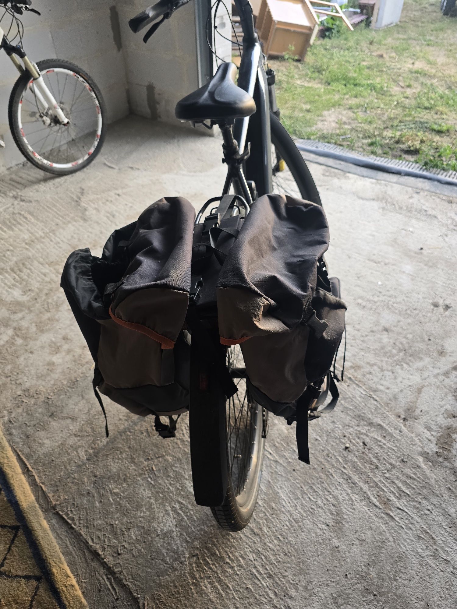 Rower tuystyczny Cube TOURING  Pro