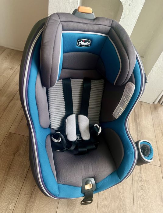Автокрісло 0+ Chicco nextfit zip