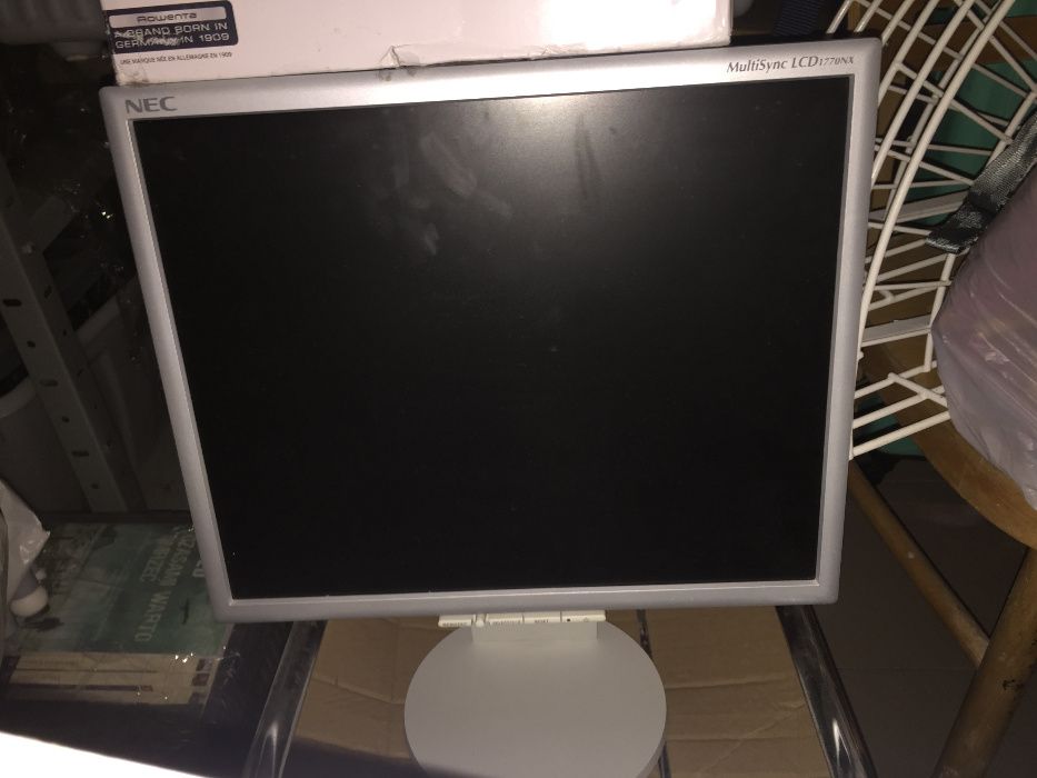 monitor NEC 17