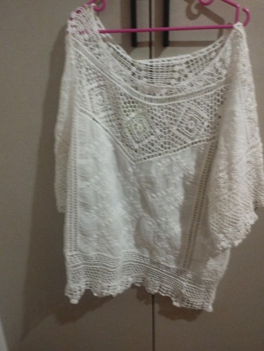 Blusa fresca rendada, veste até XL nunca usada