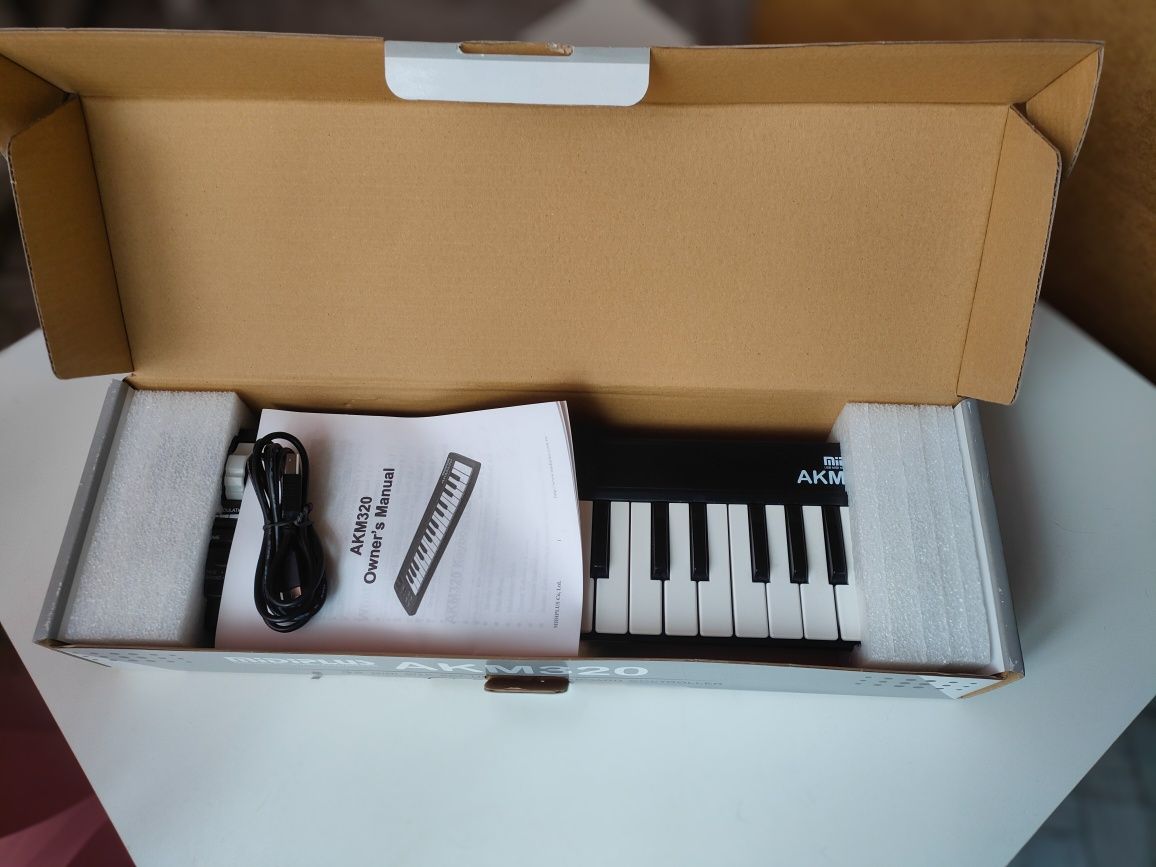 Midi AKM 320 keyboard do komputera