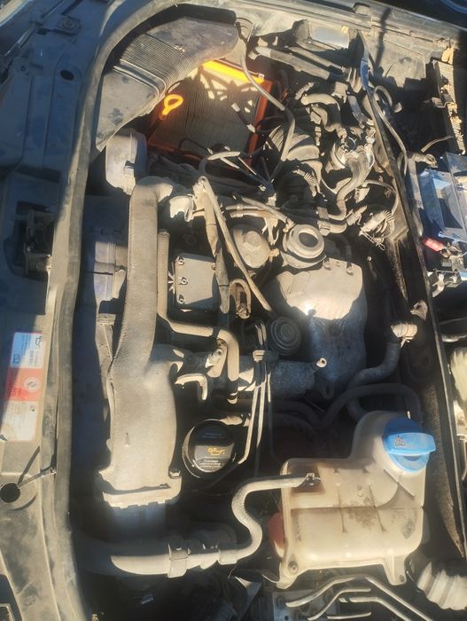 Двигун audi a6c5 Audi a4b6 Volkswagen Passat b5 BAU ще на машині