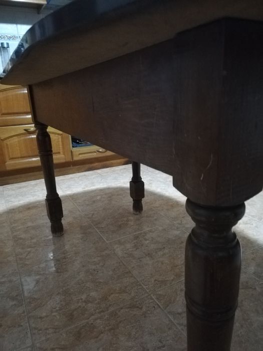 Mesa de Madeira Escura