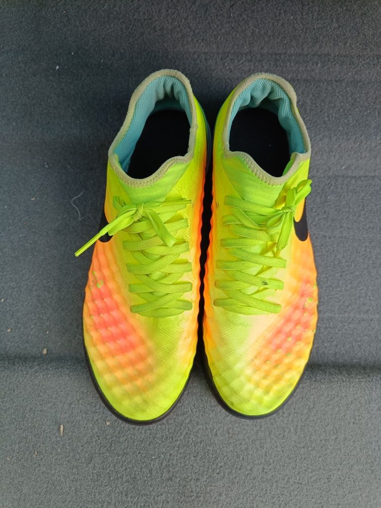 Sprzedam halówki Nike magista 44 profy