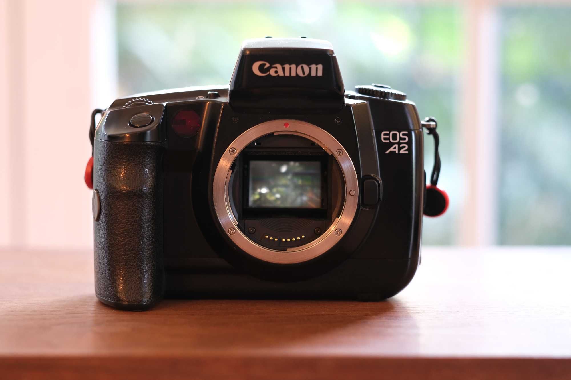Canon A2 também conhecida como EOS 5 - Câmara Analógica 35mm