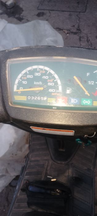 Продам скутер 50кубов на ходу только нужно злелаты тросик газа йестдок