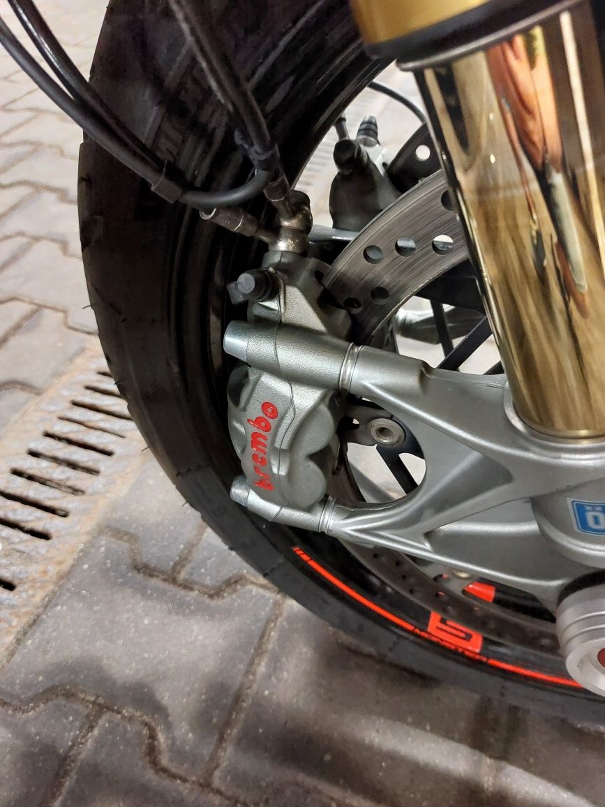 Ducati Monster 1200s