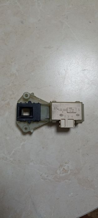 Замок стиральной машины