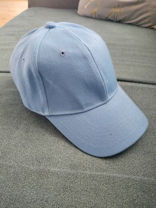 Nowa błękitna czapka