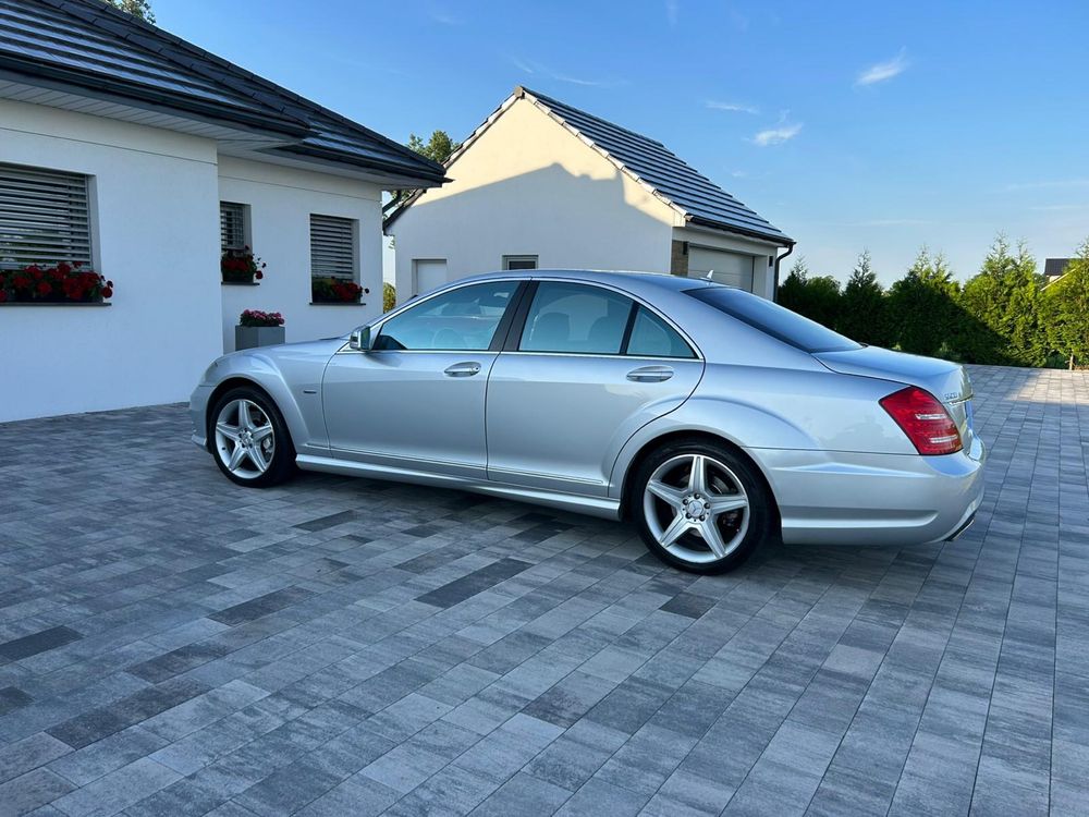 Mercedes S klasa Lift 4matic po kolizji, warty uwagi