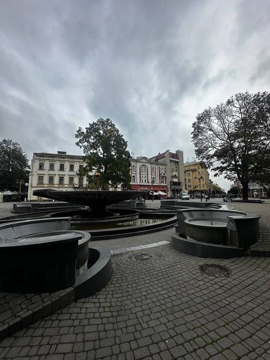 Здається в оренду фасадне приміщення на стометрівці