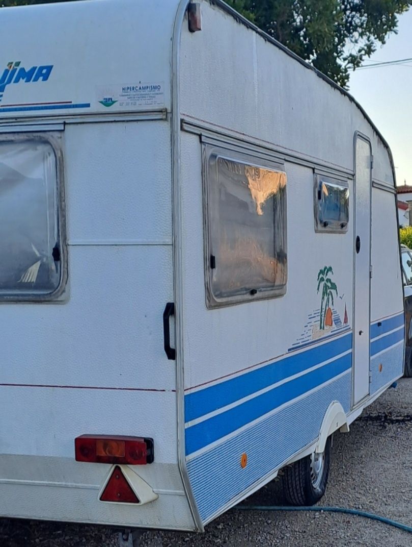 Caravana pluma 450