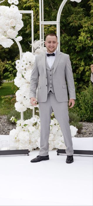 Весільний костюм