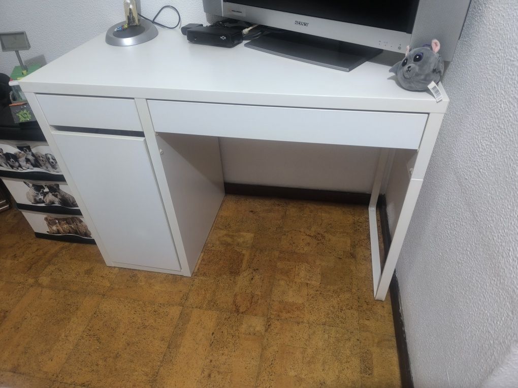 Vendo secretária de computador