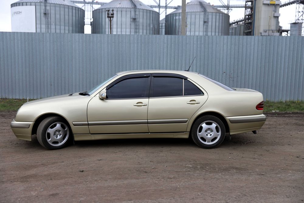 Мерседес 210  2002р' в