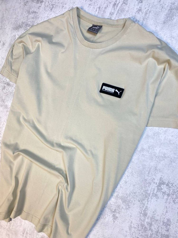 Бежева футболка PUMA Fusion Tee у мінімалістичному стилі