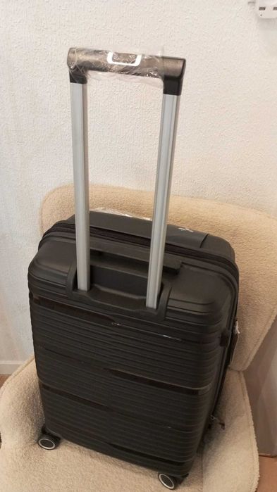 Mala de viagem Media Preta Alta qualidade "Silicone" Nova-Nunca Usada