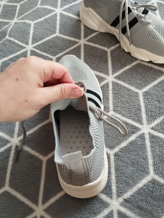 Кросівки  жіночі