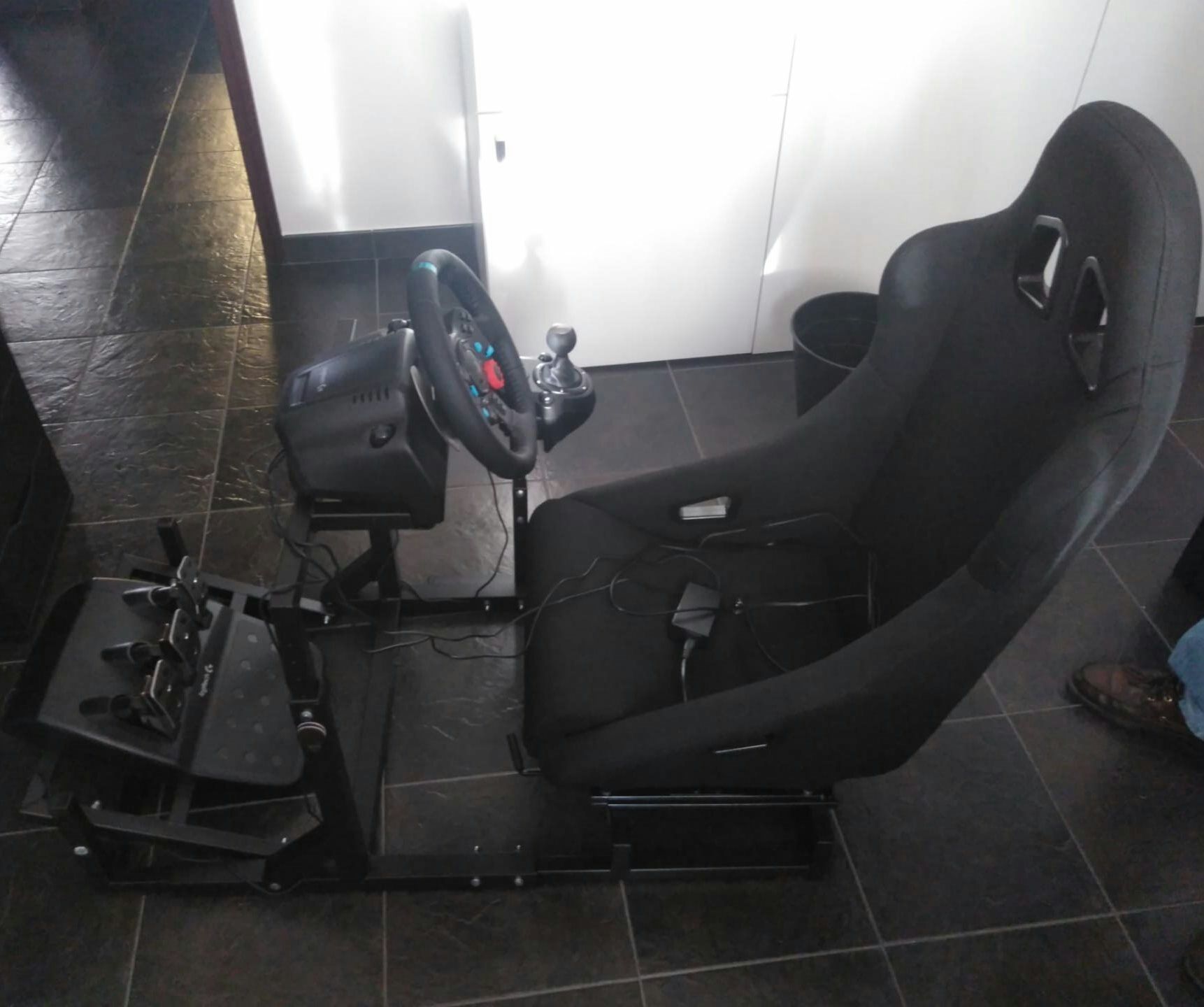 Estrutura para simuladores cockpit Playseat com baquet fixa com calhas