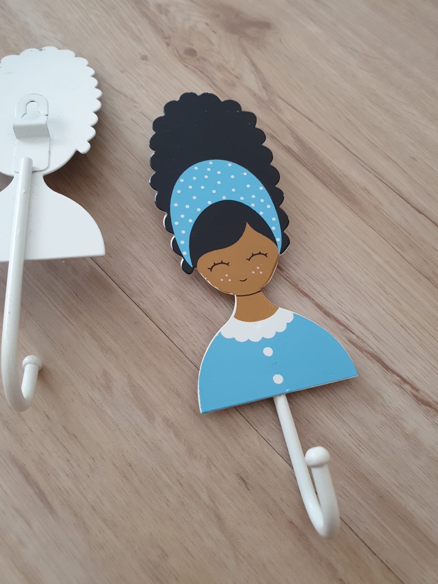 2 Cabides metal boneca afro