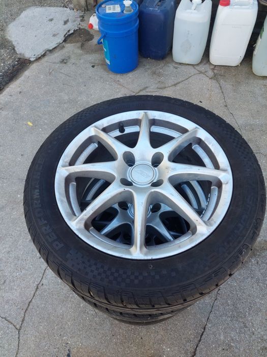 Rodas 4x100 195/50 r15v 2 pneus um pouco desgaste 2 quase novos