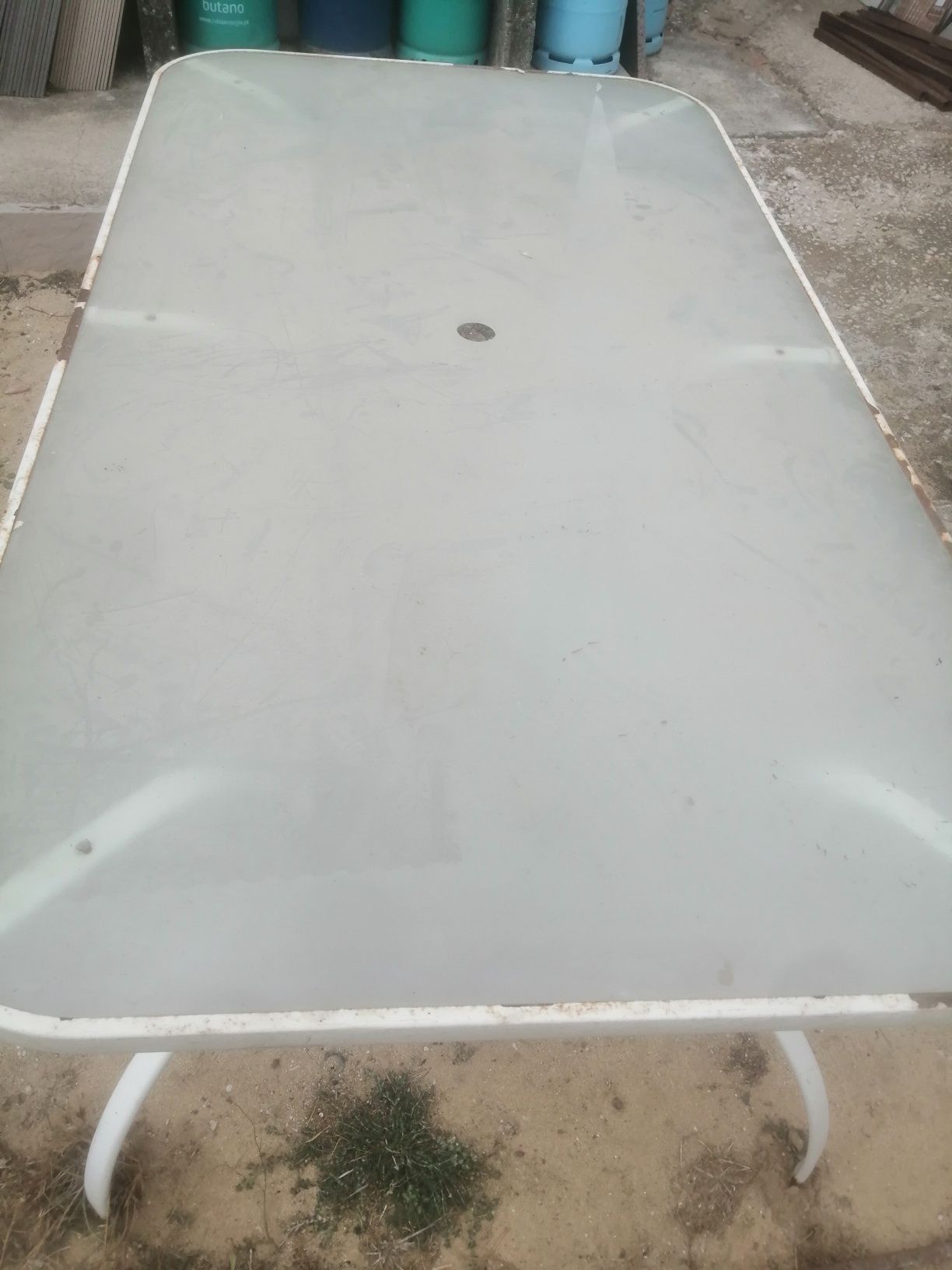 Mesa de jardim com cadeiras