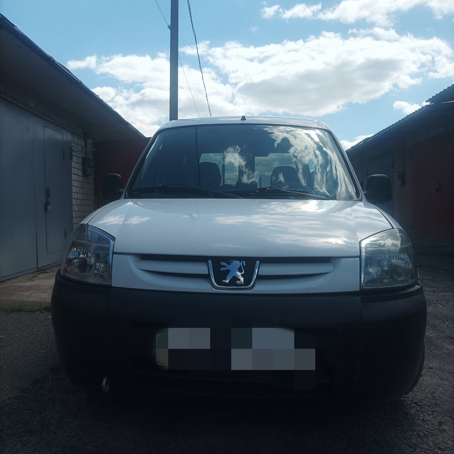 Автомобіль Пежо Партнер