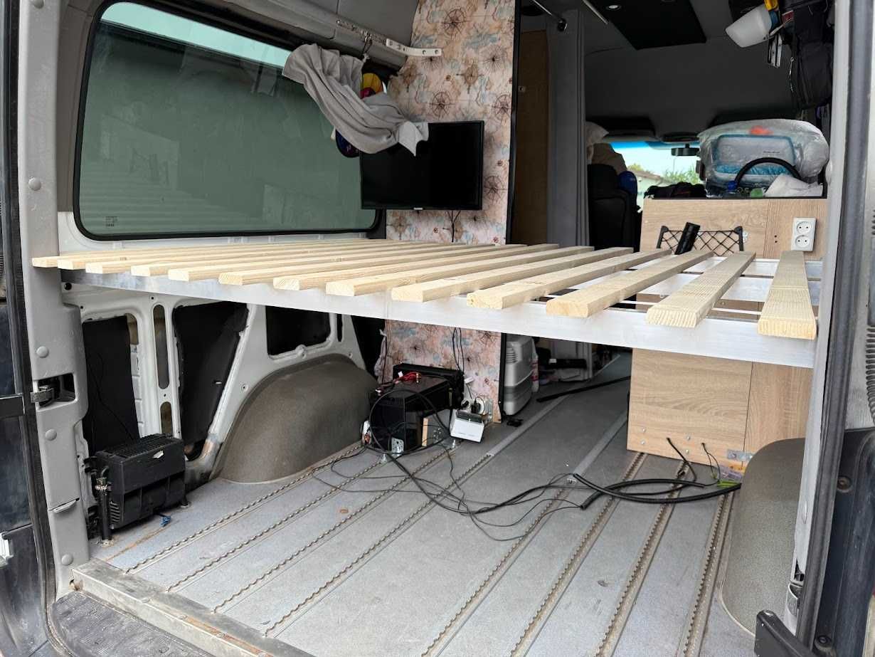 Łóżko do kampera zabudowa na wymiar do vana campervan