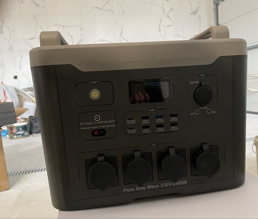 Портативна зарядна станіія 2400W