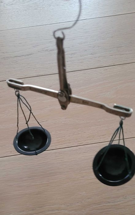 Продам ваги фармацевтичні, ювелірні. В подарунок великий набір гірьок