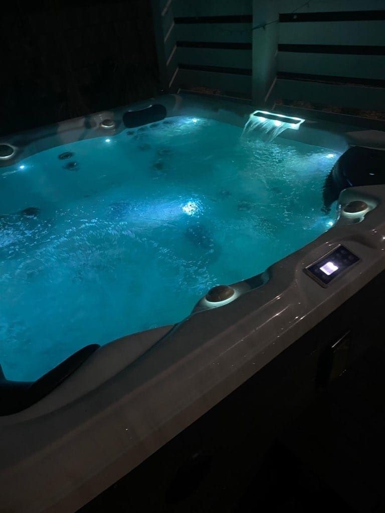 Całoroczny klimatyzowany domek nad morzem z jacuzzi i  basenem