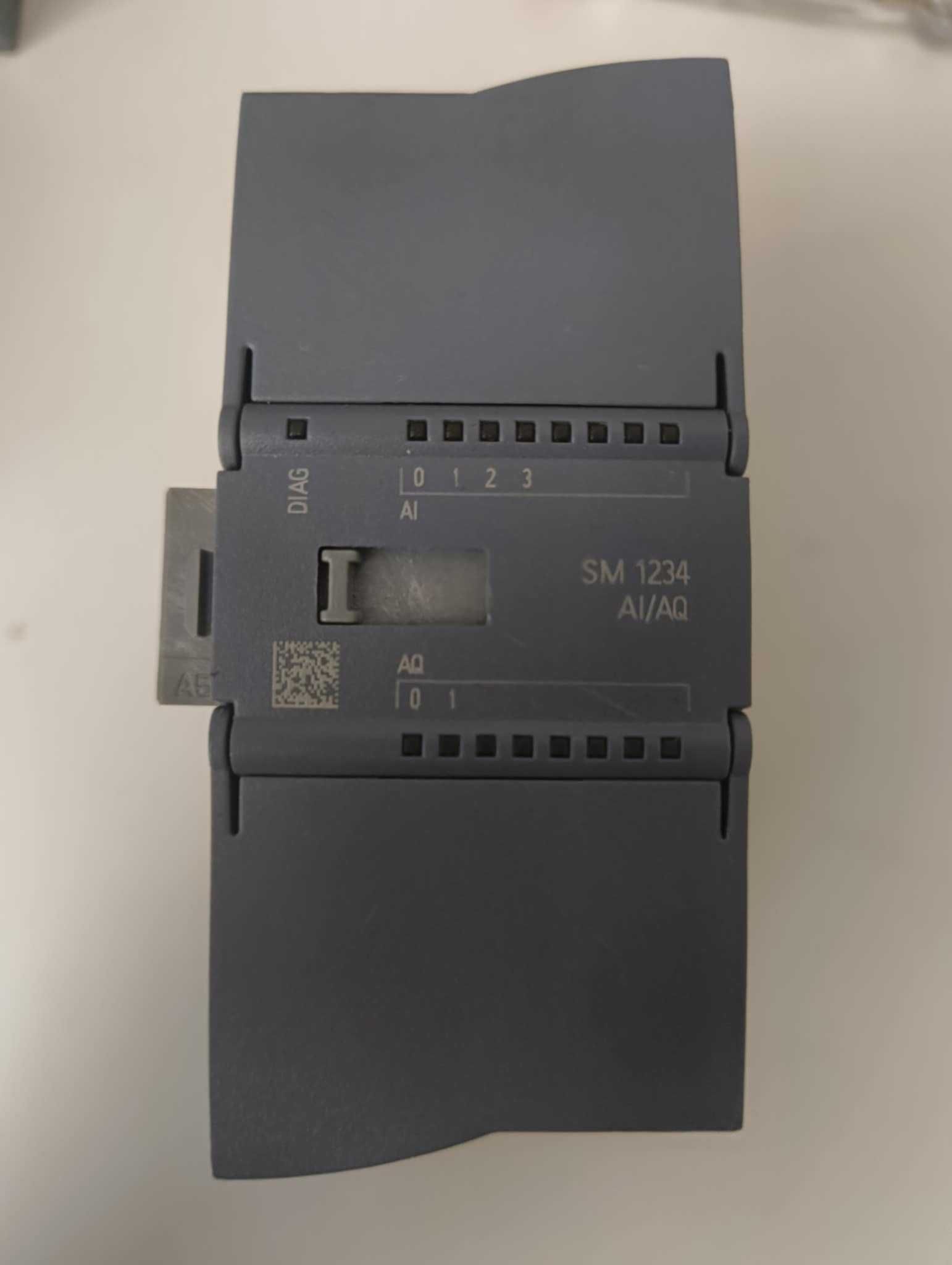 Simatic S7-1200, MODUŁ SM 1234, 4 AI / 2 AQ - 6ES7234-4HE30-0XB0