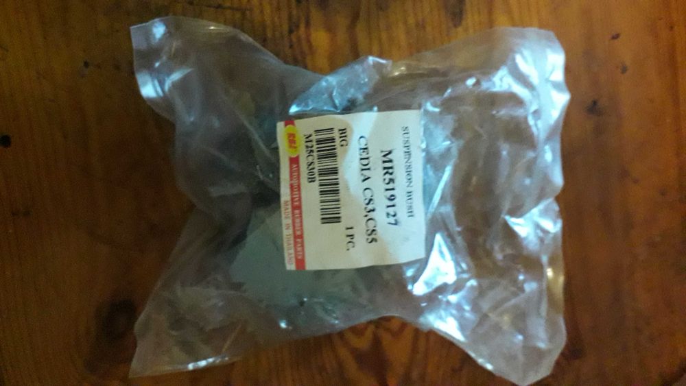 MR519127 Mitsubishi сайлентблок заднего прод. нижнего рычага MR403441