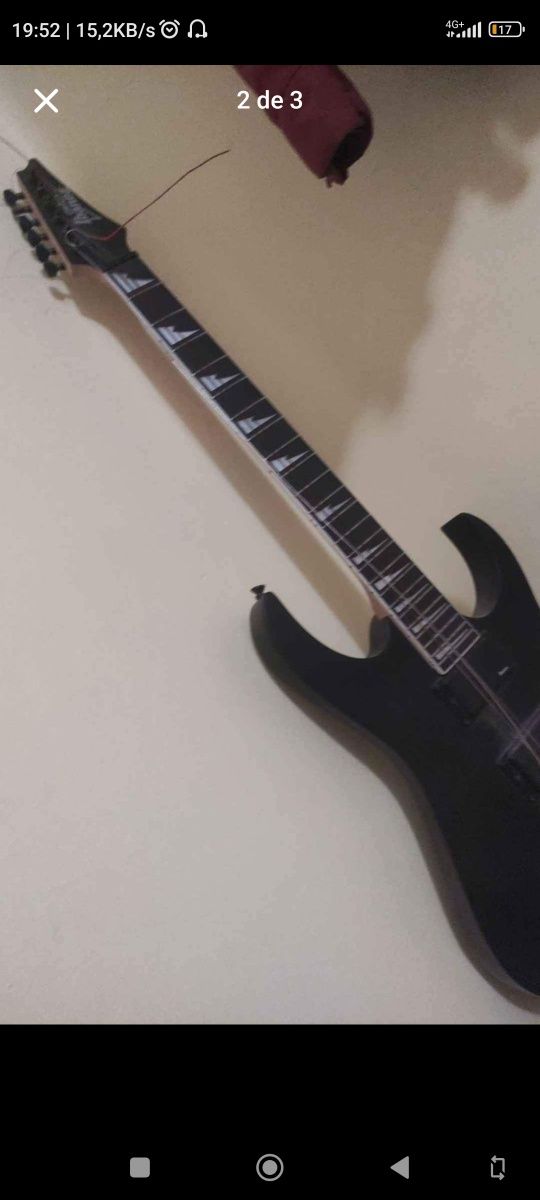 Guitarra elétrica Ibanez gio preto fosco e amplificador Marshall