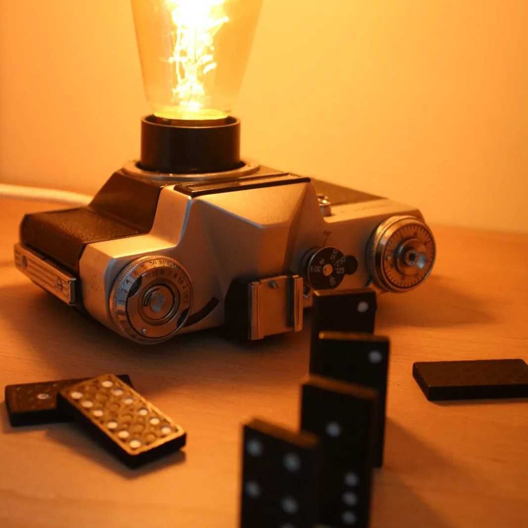 Дизайнерська настільна лампа в стилі Лофт на основі фотоапарату