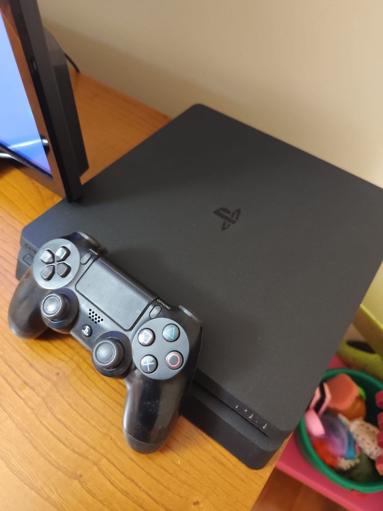 Playstation 4 com comando e jogo