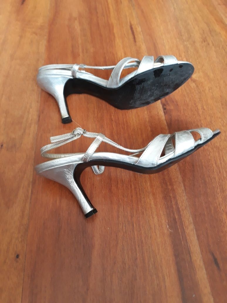 Sprzedam buty damskie szpilki