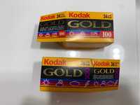 Puste pudełka po kliszy fotograficznej filmie Kodak Gold 2 sztuki