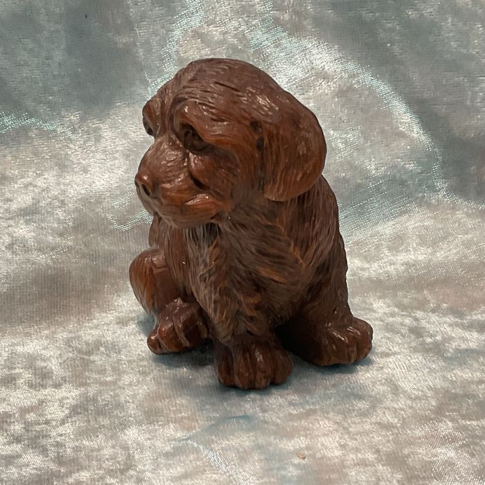 Escultura de cachorro madeira exótica