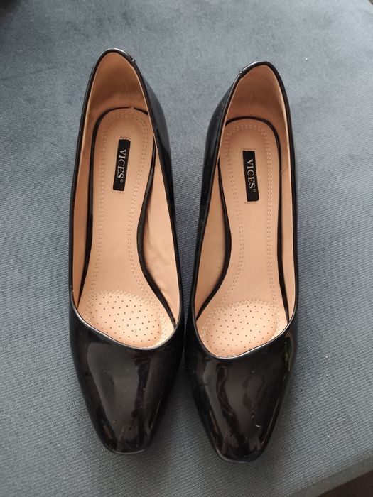 Czółenka lakierowane czarne 40