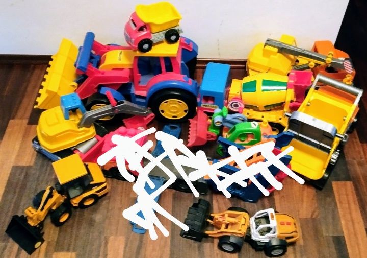 zabawki jezdzace wieksze auta-d. zestaw-Przedszkole/żłobek/klubik mal.