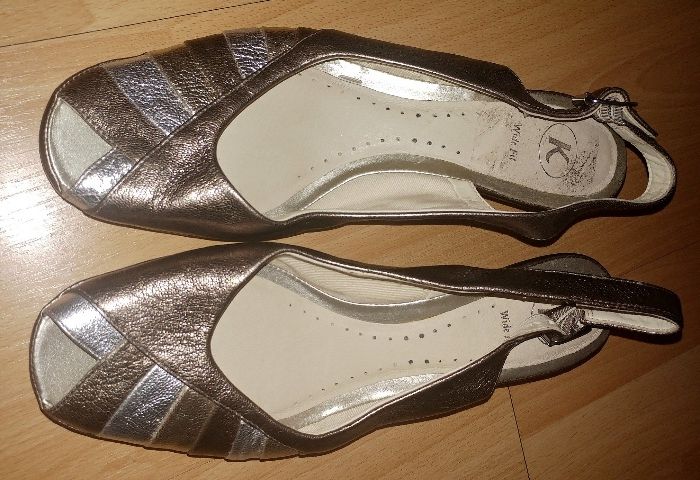 Skórzane sandały Clarks bee stripes metallic combo rozm. 7 UK (41)