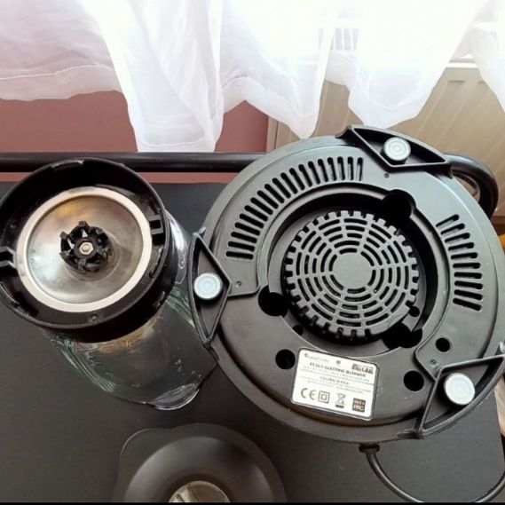 Blender  1500 W ogromna moc  srebrny ze sitkiem do soku