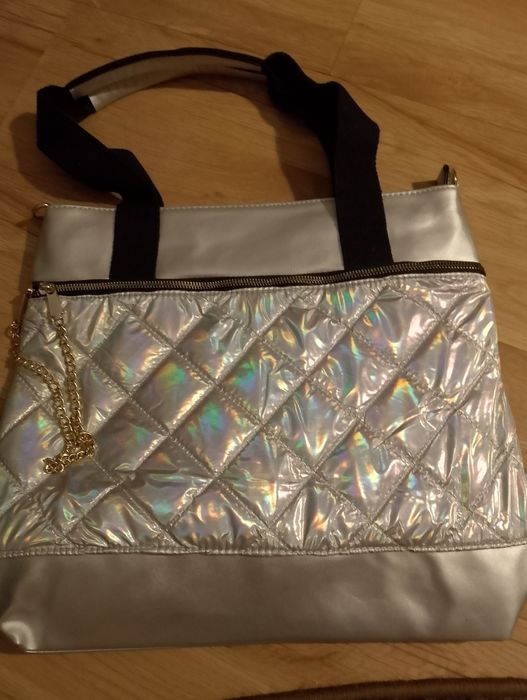 Nowa pikowana torebka listonoszka srebrna opalizująca holo