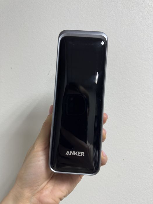 Павербанк Anker Prime 27650mAh (250W) з зарядною базою на 100W.