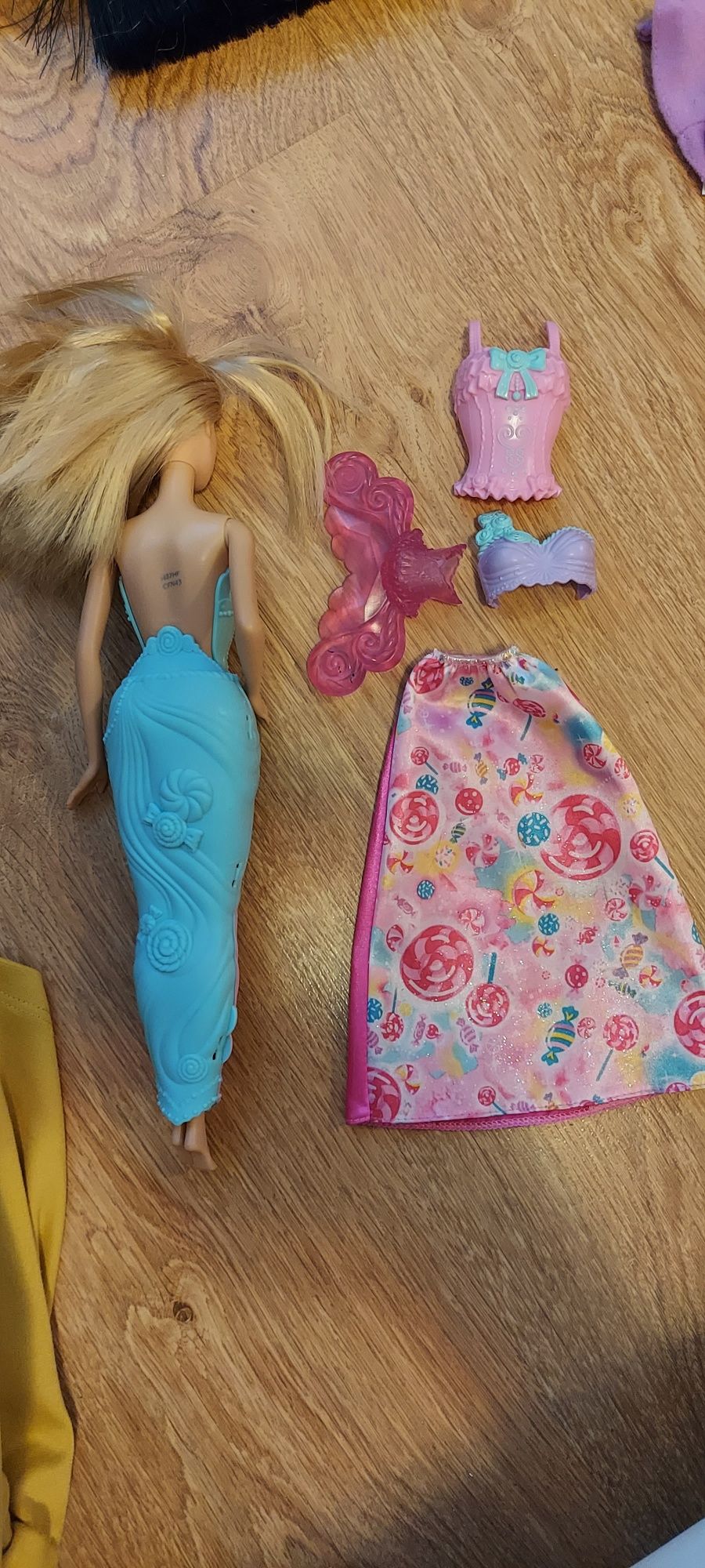 Barbie syrenka z zapasowym ubrankiem