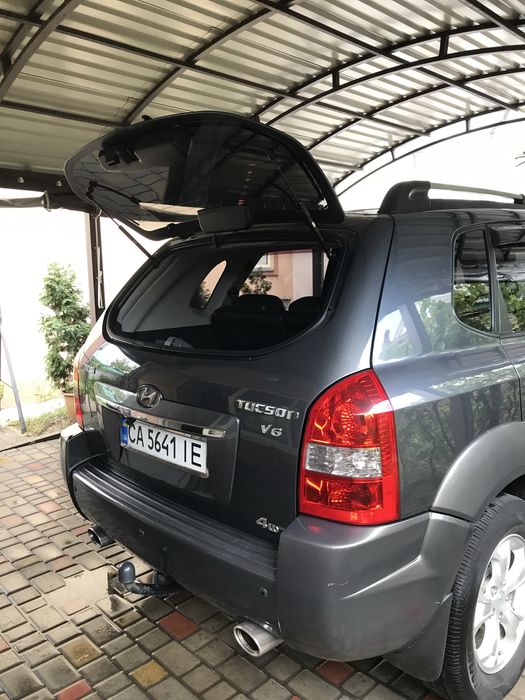 Hyundai Туксон 2.7 газ/ бензин  v6 4 vd