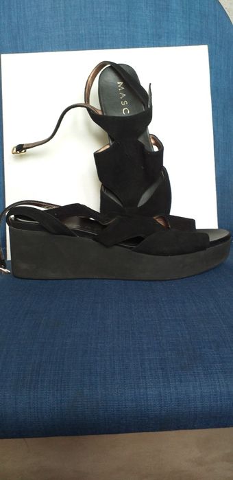 Босоніжки жіночі на танкетці