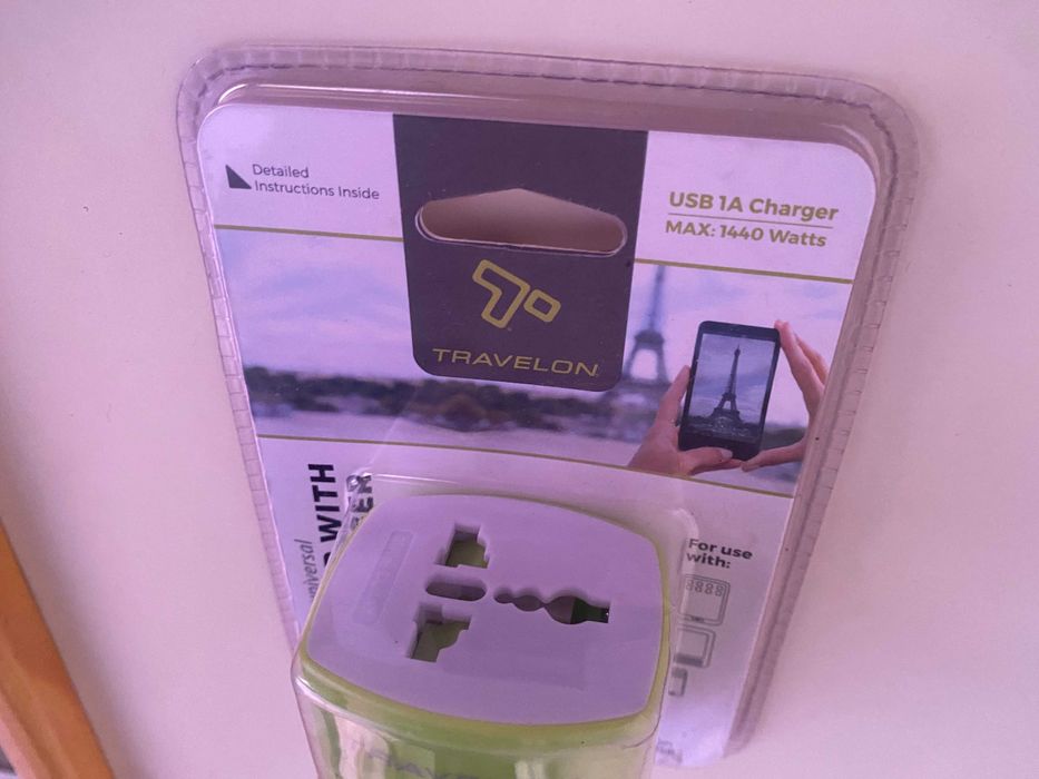 Adaptador universal com carregador USB